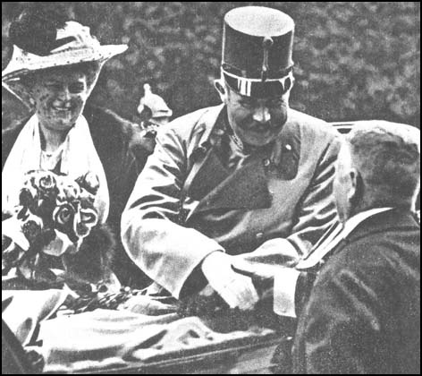 Franz Ferdinand and Sophie in their open car.